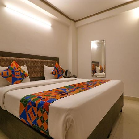 Hotel Fabexpress Dolphin International Near Delhi Airport Nuova Delhi Esterno foto