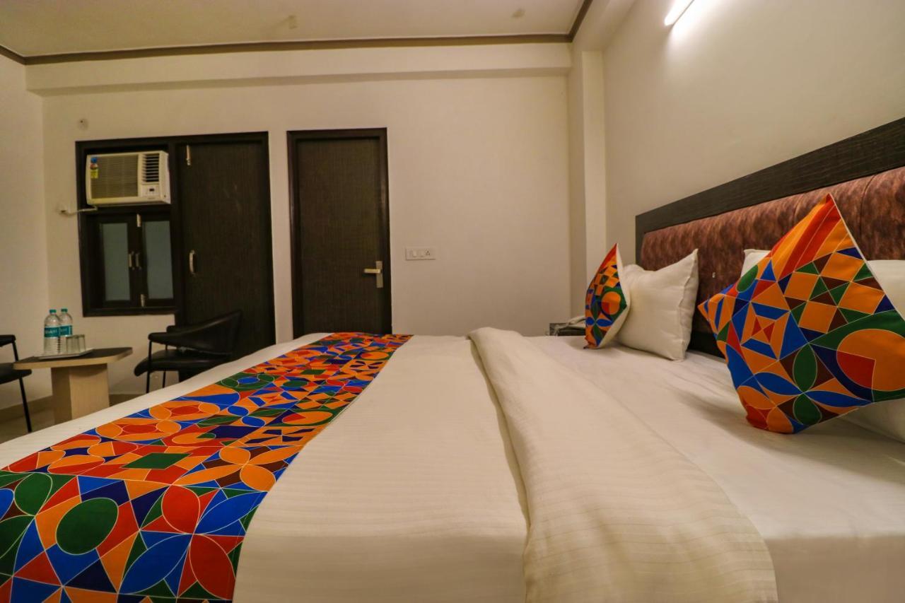 Hotel Fabexpress Dolphin International Near Delhi Airport Nuova Delhi Esterno foto
