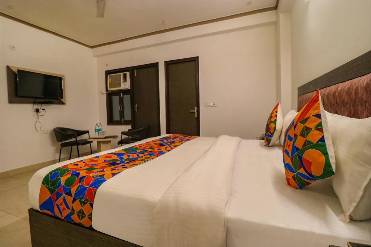 Hotel Fabexpress Dolphin International Near Delhi Airport Nuova Delhi Esterno foto