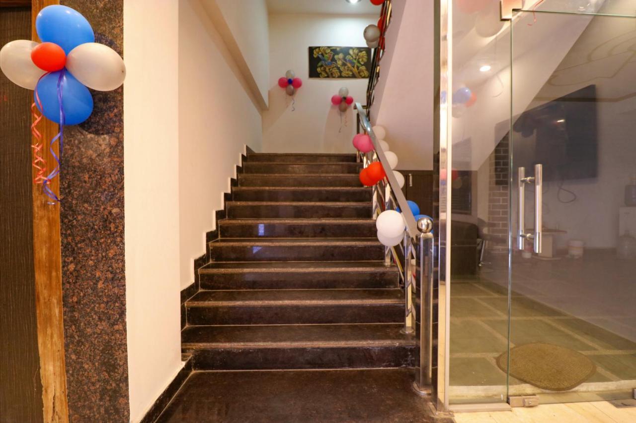 Hotel Fabexpress Dolphin International Near Delhi Airport Nuova Delhi Esterno foto