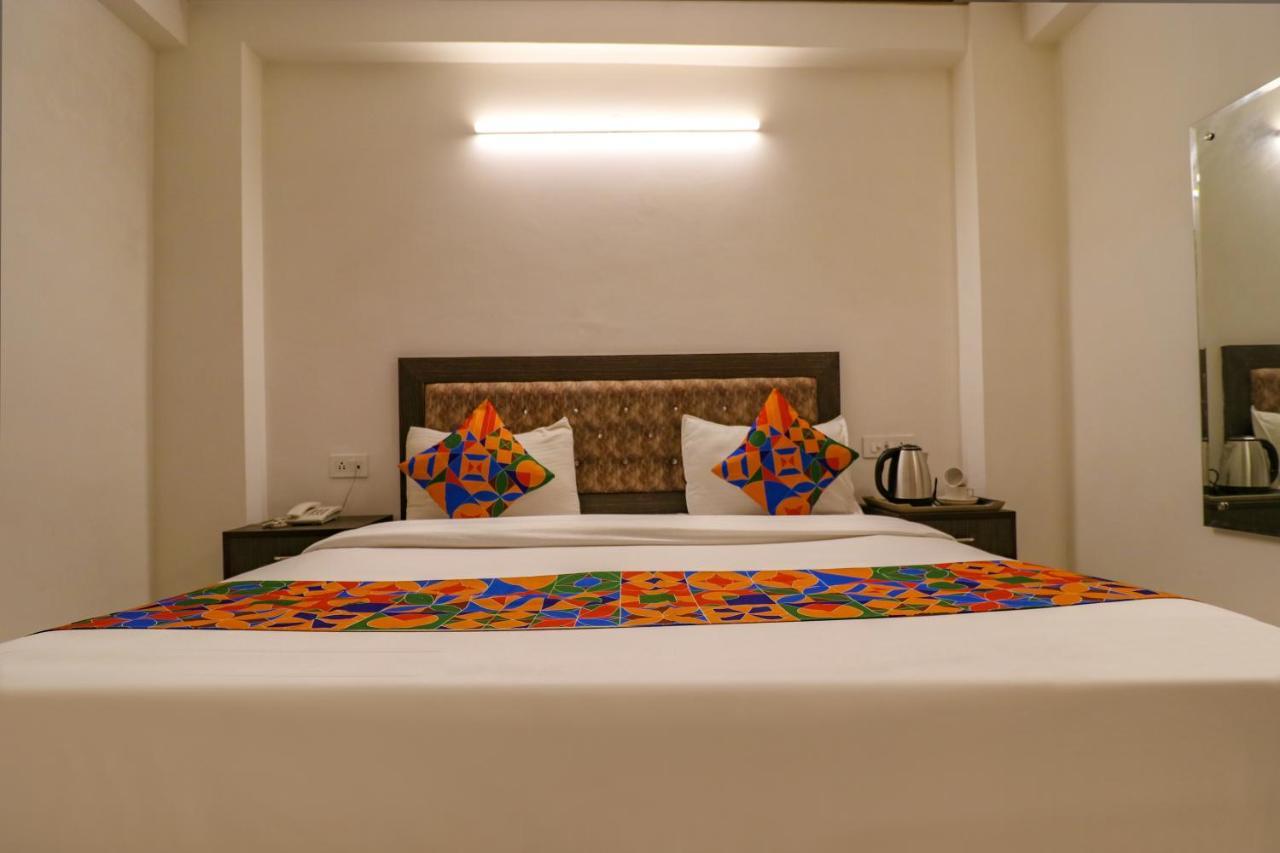 Hotel Fabexpress Dolphin International Near Delhi Airport Nuova Delhi Esterno foto